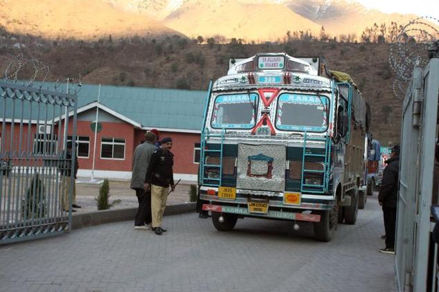 indiasuspendscrossbordertraveltopakistan